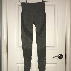 PINK athletic booty sculpting leggings with mesh calves